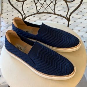 UGG stretchy loafers sz 10